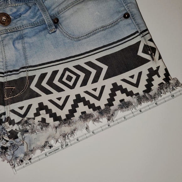 Bullhead Denim Co. Frayed Short Shorts - Picture 5 of 7